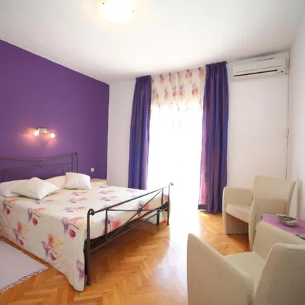 Image 7 - 67195 140, 21465 Zavala, Croatia - Room for rent