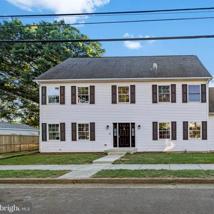 Buy this 5 bed house on 900 18th Street South in Virginia Highlands, Arlington