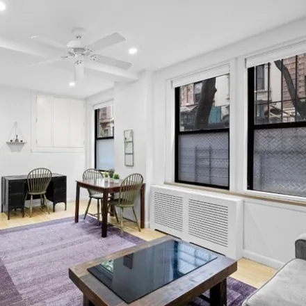 Image 2 - 30 West 90th Street, New York, NY 10024, USA - Condo for sale