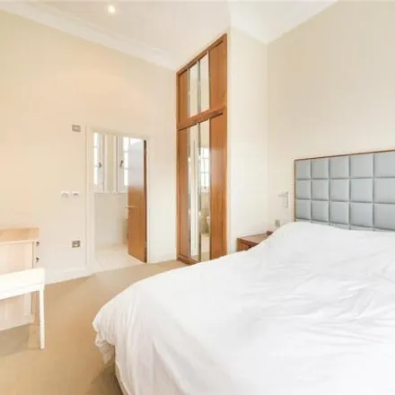 Image 7 - 19 Warwick Avenue, London, W9 1AB, United Kingdom - Room for rent