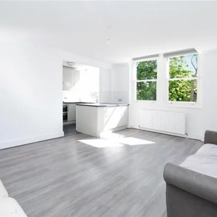 Image 3 - St Andrew's Square, London, KT6 4EG, United Kingdom - Townhouse for sale