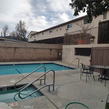 Image 6 - 10801 Whipple Street, Los Angeles, CA 91602, USA - Townhouse for rent