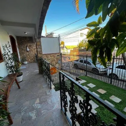 Buy this 4 bed house on Rua Domingos de Resende in Barcelona, Varginha - MG