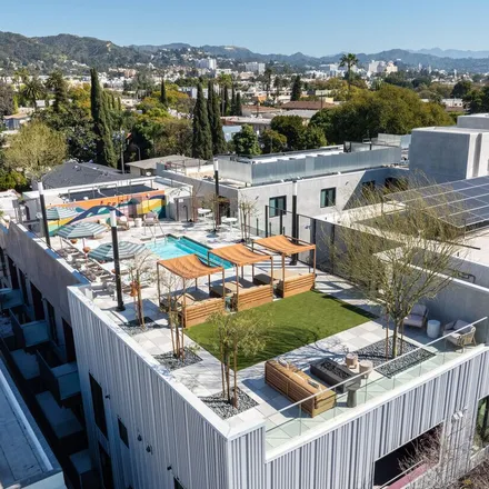 Image 3 - Santa Monica & Spaulding, Santa Monica Boulevard, West Hollywood, CA 90046, USA - Apartment for rent
