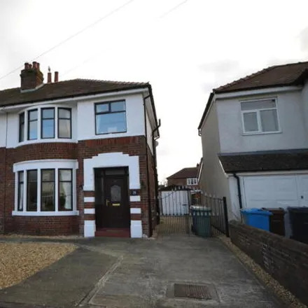 Buy this 3 bed duplex on Clive Avenue in Lytham St Annes, FY8 2RU