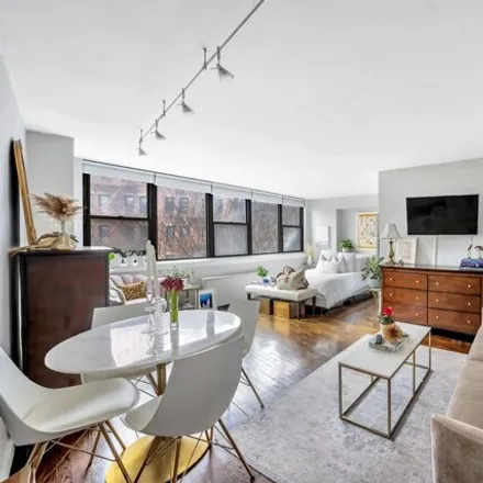 Rent this studio house on The Parker Crescent in 225 East 36th Street, New York