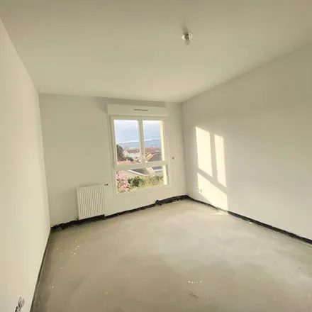 Rent this 3 bed apartment on Hôtel de Ville in Rue de l'Hôtel de Ville, 38300 Bourgoin-Jallieu