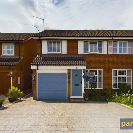 Buy this 3 bed duplex on Stonehaven Drive in Reading, Berkshire