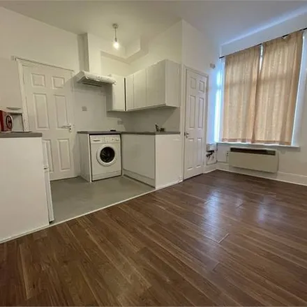 Image 5 - Brownhill Road / St Fillans Road, Brownhill Road, London, SE6 2DH, United Kingdom - Apartment for rent