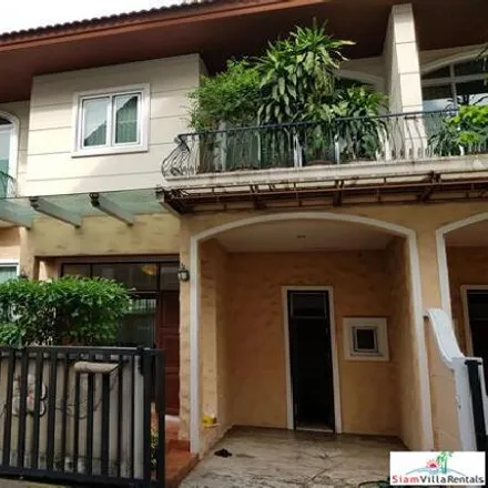 Rent this 3 bed house on Rajah Mansion in Soi Sukhumvit 4, Khlong Toei District