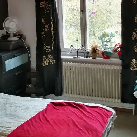 Rent this 3 bed apartment on Fyrspannsgatan 43 in 165 66 Stockholm, Sweden