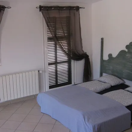 Rent this 3 bed house on carretera vella de Llucmajor in 07210 Algaida, Spain