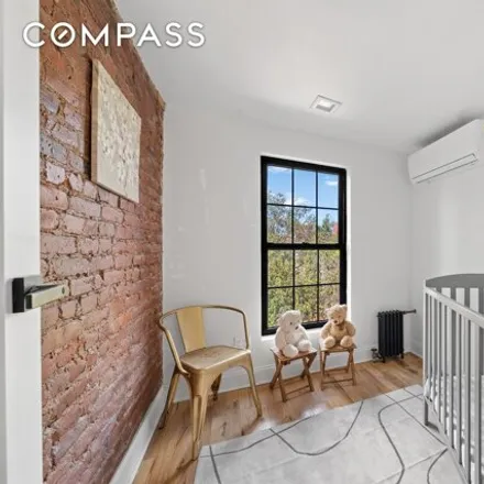 Image 8 - 65A Somers Street, New York, NY 11233, USA - Townhouse for sale
