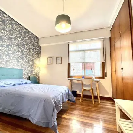 Rent this 5 bed apartment on Hesperia Bilbao in Paseo Campo Volantín / Campo Volantin pasealekua, 28