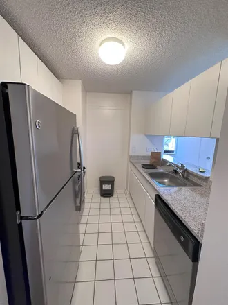 Rent this 1 bed room on 121 East 37th Street in New York, NY 10016