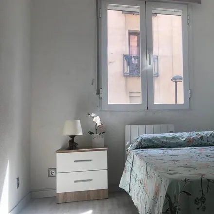Rent this 4 bed room on Centro Parroquial Felipe Neri in Camino de Valderribas, 39