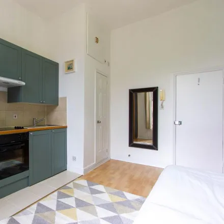 Rent this studio apartment on 54-56 West Cromwell Road in London, SW5 9QN