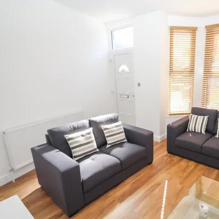 Image 3 - 195 Norwood View, Leeds, LS6 1DX, United Kingdom - House for rent