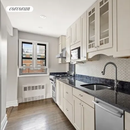 Image 4 - 340 East 74th Street, New York, NY 10021, USA - Apartment for sale