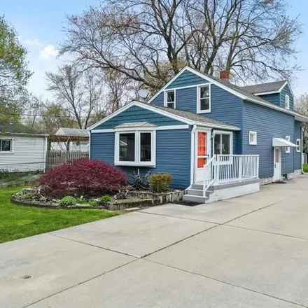 Buy this 3 bed house on 3077 Eastwood Drive in Rochester Hills, MI 48309