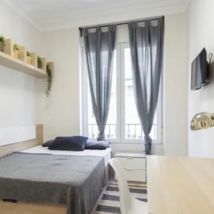 Rent this 5 bed room on Madrid in Allo Pizza, Calle de Galileo