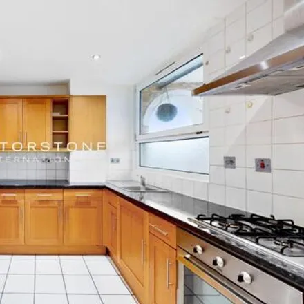 Rent this 2 bed room on 1-36 Tottenham Road in De Beauvoir Town, London