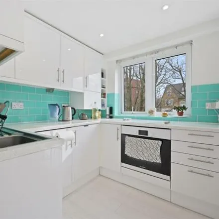 Image 7 - Peascroft House, Willesden Lane, Brondesbury Park, London, NW6 7YN, United Kingdom - Apartment for sale