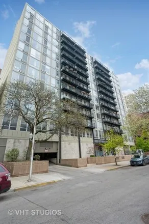 Rent this 1 bed condo on 450 West Briar Place in Chicago, IL 60657
