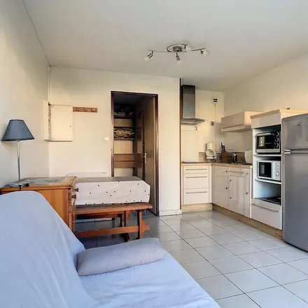 Rent this studio apartment on Palavas les Flots in Avenue de l'Étang du Grec, 34250 Palavas-les-Flots