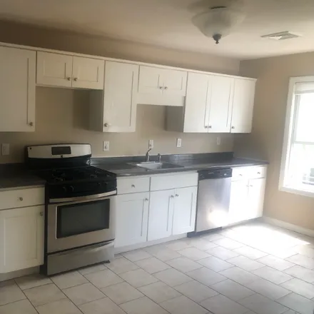 Rent this 3 bed condo on 90 Palm Street