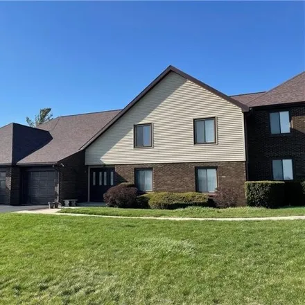 Image 1 - 6 Greenbriar Drive, Rolling Green, Coles County, IL 61938, USA - House for sale
