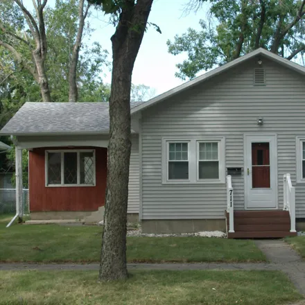 Buy this 2 bed house on 711 North Arch Street in Aberdeen, SD 57401