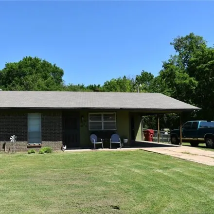 Buy this 3 bed house on 614 West McAlester Avenue in Hugo, OK 74743