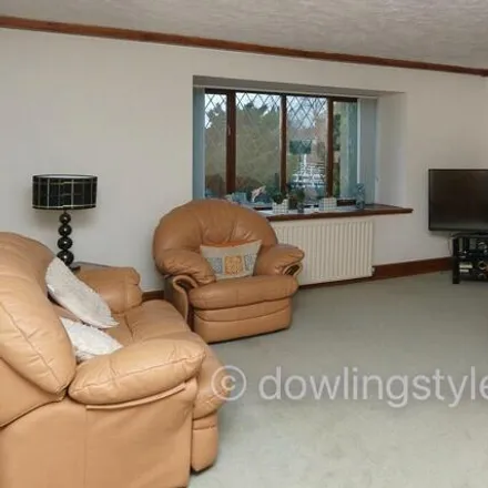 Image 4 - Molember Court, Elmbridge, KT8 9NF, United Kingdom - House for rent