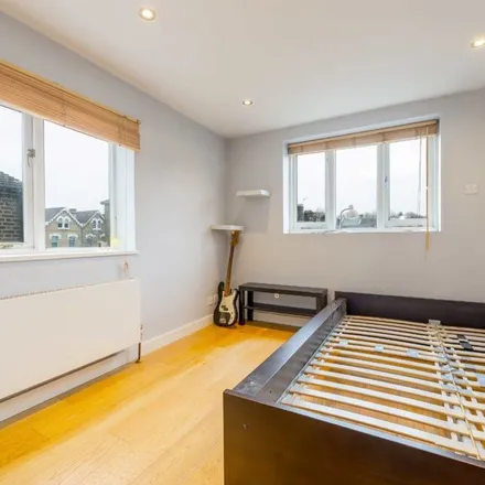 Rent this 3 bed apartment on 41 Victoria Road in London, N4 3AR