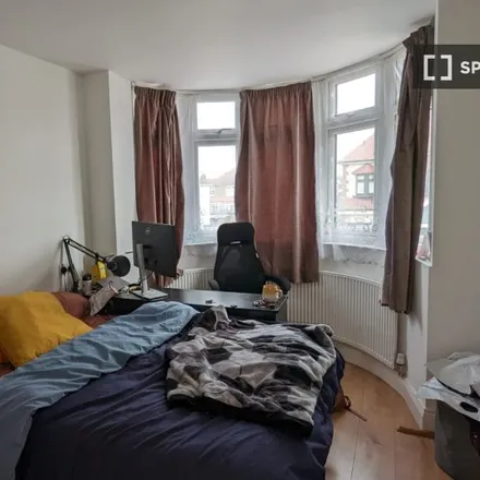 Rent this 5 bed room on Sainsbury's Local in Clarence Avenue, London