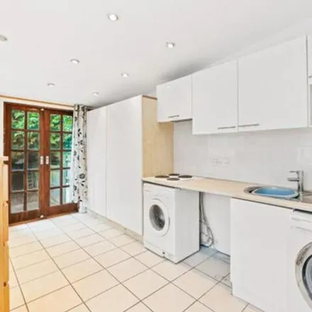 Rent this studio apartment on Buxton Lane in London, CR3 5HN