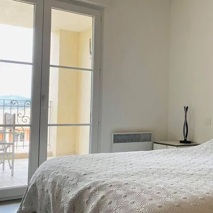 Rent this 1 bed apartment on 20220 L'Île-Rousse
