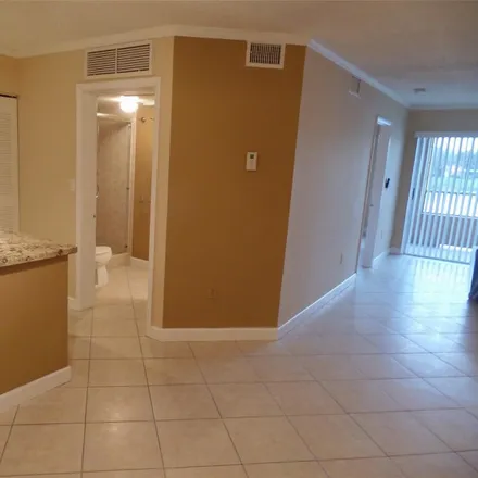Image 4 - South Oakland Forest Drive, Broward County, FL 33309, USA - Condo for rent