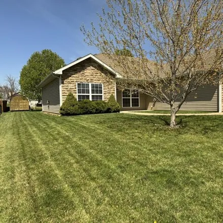 Buy this 3 bed house on 639 Downing Court in Fulton, MO 65251