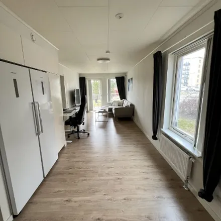 Rent this 2 bed apartment on Visättra backe 4 in 141 58 Huddinge, Sweden