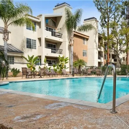 Image 3 - 21485 Burbank Boulevard, Los Angeles, CA 91367, USA - Condo for sale