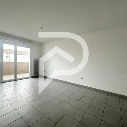 Rent this 3 bed apartment on 85 Rue de Maubec in 31300 Toulouse, France