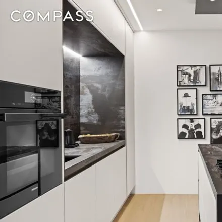 Image 6 - 58 W 58, 58 West 58th Street, New York, NY 10019, USA - Condo for sale