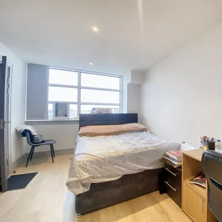 Image 3 - The Pavilions, Windsor Street, London, UB8 1AB, United Kingdom - Apartment for rent