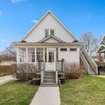 Buy this studio house on 519 College Avenue in Holland, MI 49423