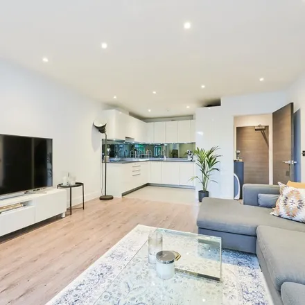 Rent this 1 bed apartment on Scott's Personal Training in Kew Bridge Road, Strand-on-the-Green
