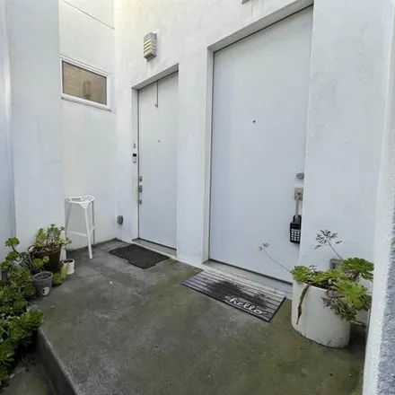 Image 2 - 317 Cortland Avenue, San Francisco, CA 94134, USA - Townhouse for rent