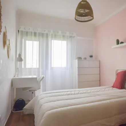 Rent this 2 bed room on O Bacano in Rua Marques Leitão 31D, 2775-153 Cascais