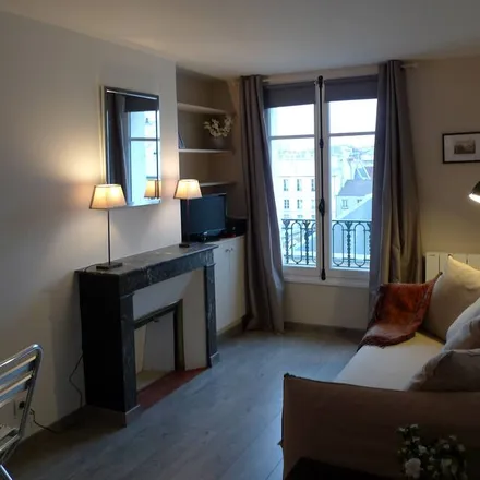 Rent this 1 bed apartment on 78000 Versailles